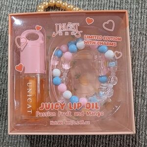 NIB Unicat Juicy Lip Oil Passion Fruit And Mango With Charms 0.14 Fl Oz